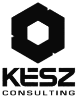 Fekete logó kör alakú, közepén kereszttel. Alul a szövegben vastag betűkkel a „KISZ” felirat olvasható. A „KISZ” alatt a „szocialista” és az „ifjusagi” szavak kisebb betűtípussal vannak elrendezve, összefüggő, szimmetrikus emblémát alkotva.